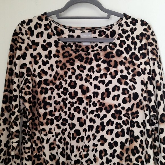 Chico's Animal Print Twist-Front 3/4 Sleeve Stretch Top Size 1 - Picture 2 of 6